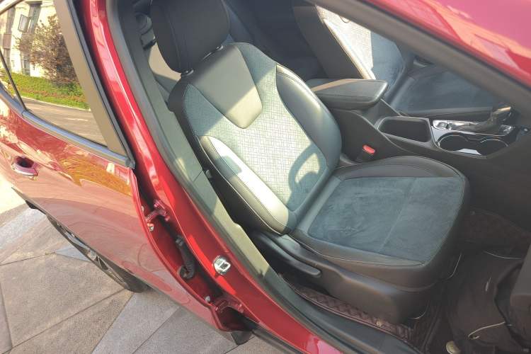 Used Buick Encore GX 2020 20T CVT Two-Wheel Drive Luxury Version Right Front Seat