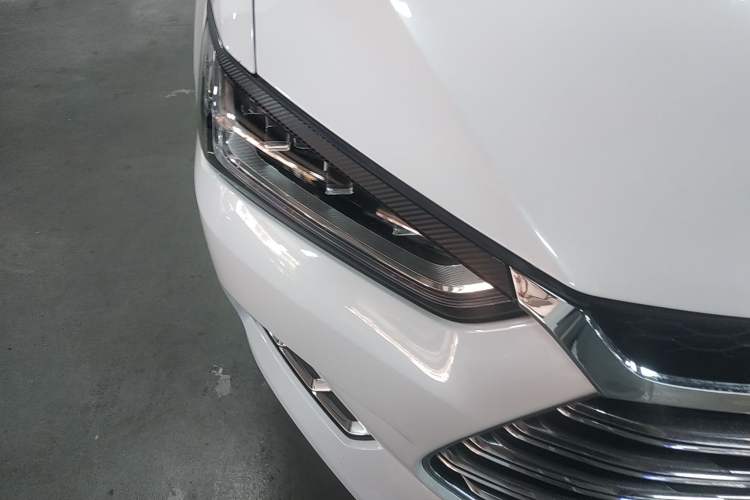 Used BYD Qin Pro New Energy 2019 DM Super Edition 1.5TI Automatic Smart Connect X-Trail Model China VI Standard Right Front Headlight