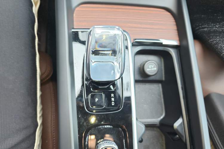 Used Volvo V60 2024 B5 Zhiyuan Luxury Edition
