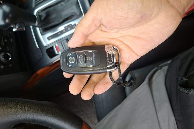 Used Audi A5 2010 2.0TFSI Cabriolet Vehicle Key