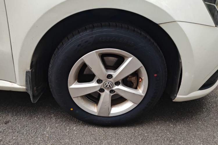 Used Volkswagen Lavida 2015 1.6L Automatic Fashion Edition Right Front Wheel Hub