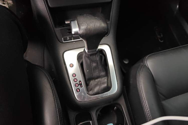 Used Volkswagen Tiguan 2010 1.8 TSI Automatic Two-Wheel Drive Urban Edition Gear Lever