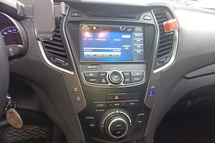 Used Hyundai Grand SantaFe 2015 2.0T 7-Seater Two-Wheel Drive Leading Edition Audio And AC Panel