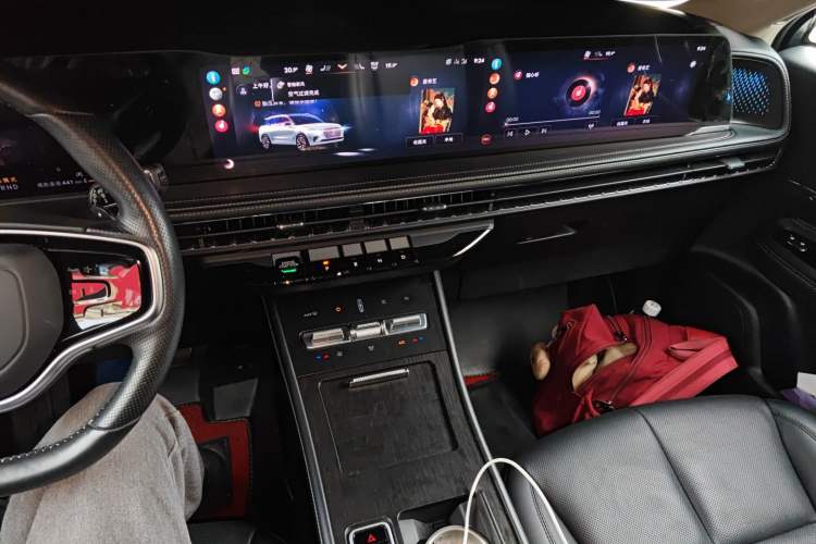 Used Lincoln Corsair 2023 2.0T Two-Wheel Drive Luxury Edition Audio And AC Panel