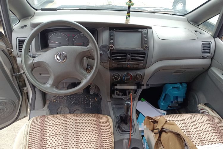 Used Dongfeng Shuaike 2013 Revised Version 1.5L Manual Comfort Trim 7 Seats China IV Standard