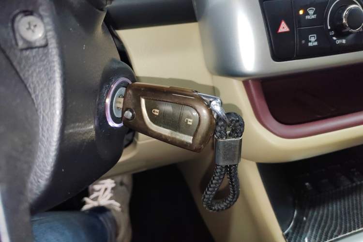 Used Toyota Highlander 2015 2.0T Four-Wheel Drive Elite Edition 7-Seater Vehicle Key