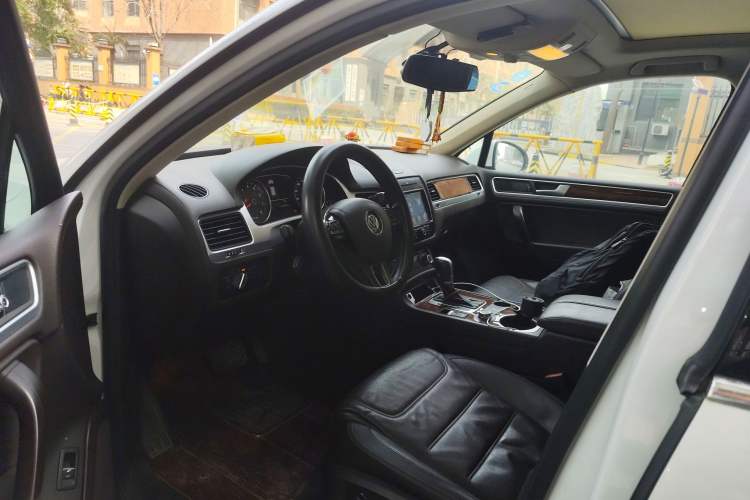 Used Volkswagen Touareg 2014 3.0 TSI New Edition