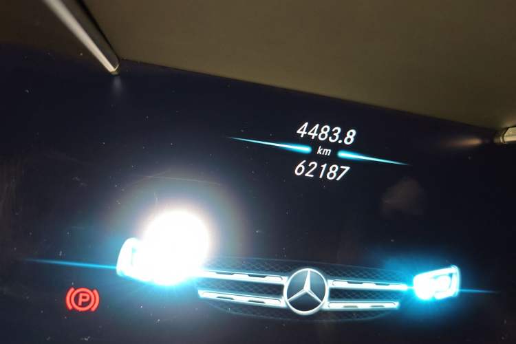 Used Mercedes-Benz GLC 2020 GLC 300 L 4MATIC Dynamic Edition Odometer Close Up
