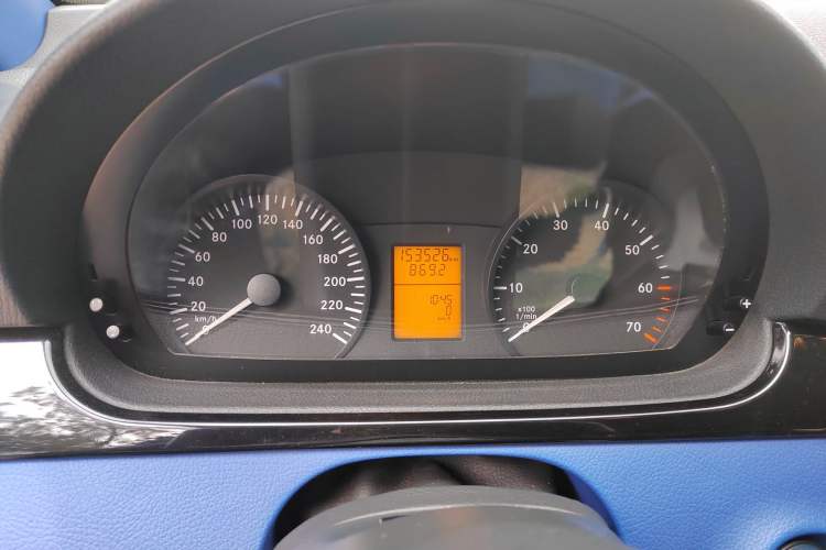 Used Mercedes-Benz Vito 2013 3.0L Elite Edition Odometer Close Up
