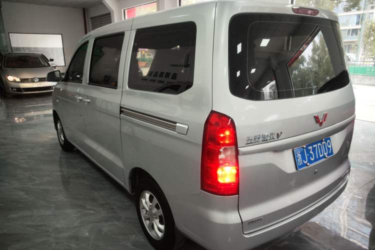Used Wuling Hongguang V 2019 1.5L Enjoyment Version China VI LAR