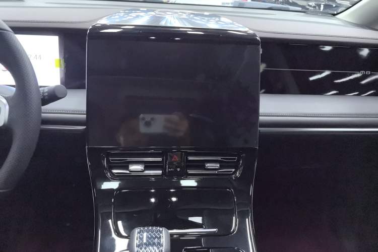 Used GAC Trumpchi M8 2024 Master Series 400T Prestige Edition Audio And AC Panel