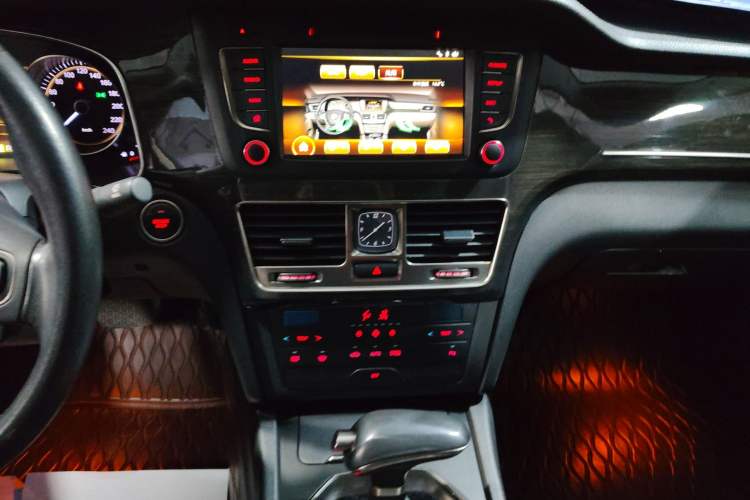 Used Hongqi H7 2017 1.8T Tech Model Audio And AC Panel