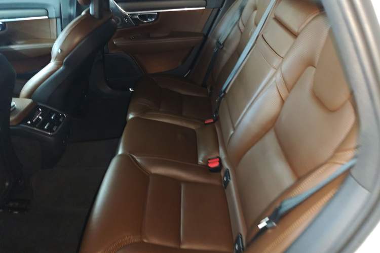 Used Volvo V90 2017 Cross Country T5 AWD Prestige Edition

