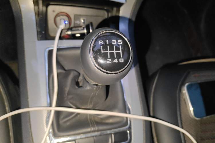 Used Roewe RX5 2016 Revised Version 20T Two-Wheel Drive Manual Transmission Luxury Edition
