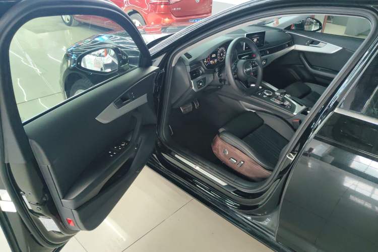 Used Audi A4L 2019 40 TFSI Fashion Edition China VI Emission Standard
