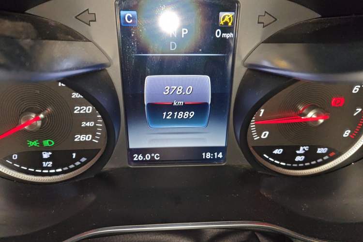 Used Mercedes-Benz GLC 2016 GLC 260 4MATIC Dynamic Edition Odometer Close Up