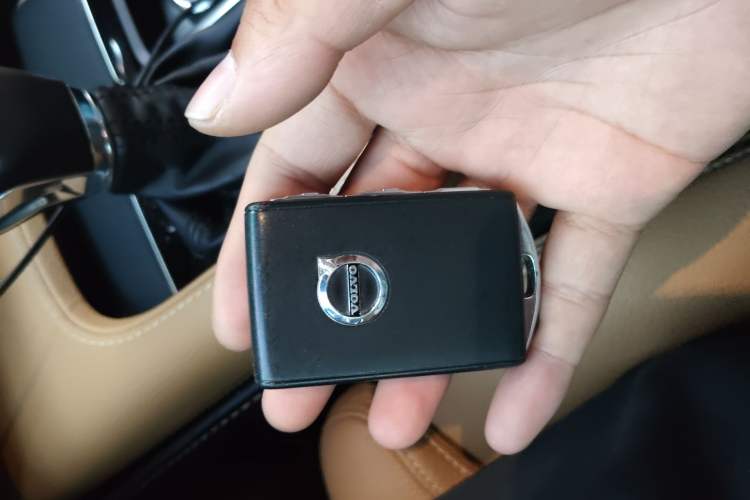 Used Volvo V90 2017 Cross Country T5 AWD Smart Range Edition