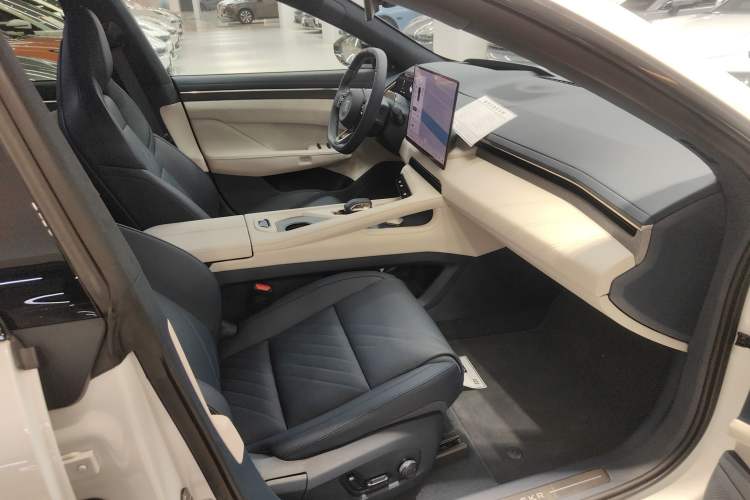 Used Zeekr 001 2025 YOU Edition 100 kWh All-Wheel Drive Right Front Seat