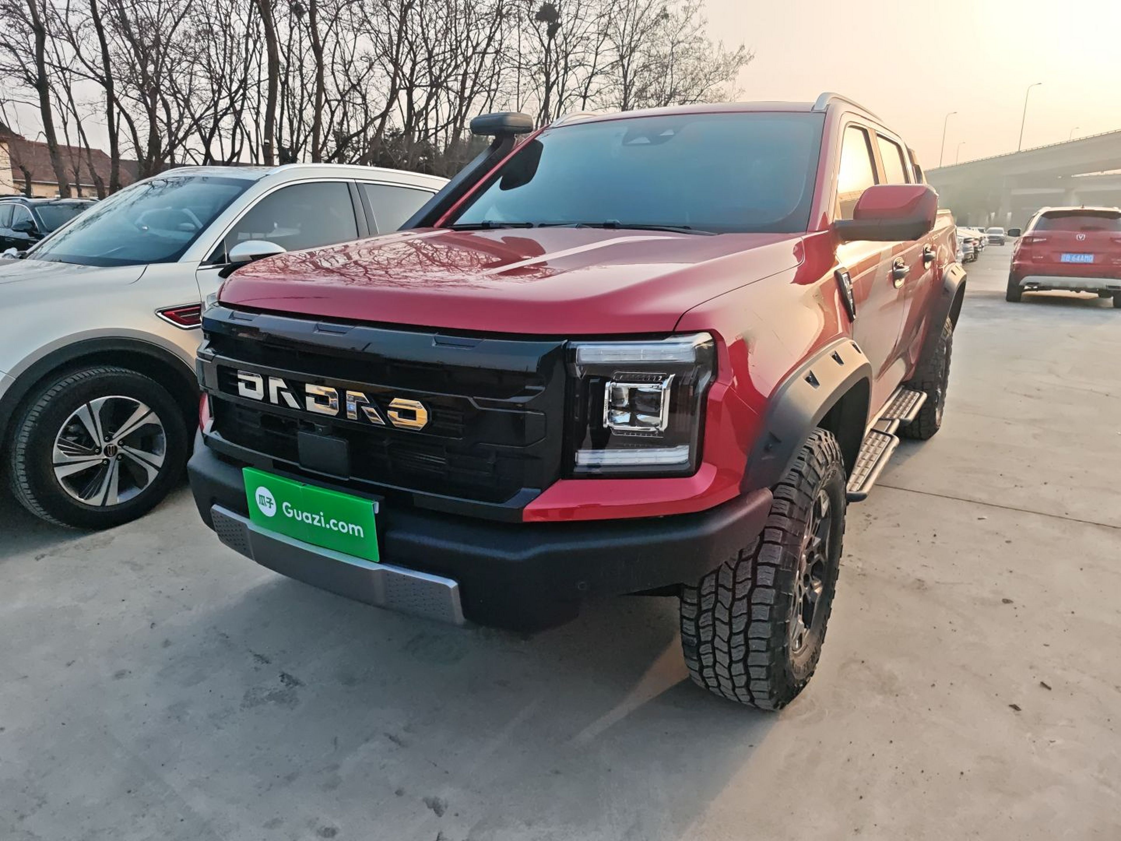 تحت مقدمة السيارة