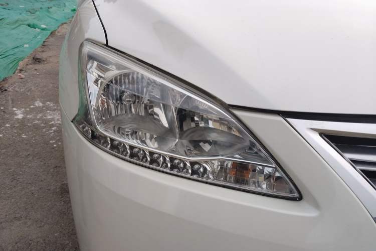 Used Nissan Sylphy 2014 1.6XV CVT Deluxe Edition Right Front Headlight