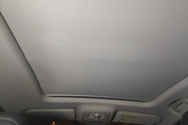 Used Roewe RX5 2016 20T Two-Wheel Drive Automatic Internet Smart Edition