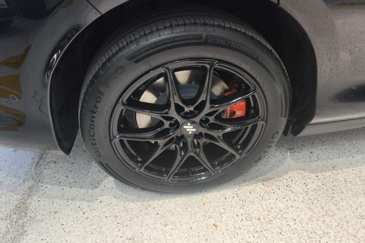 Used IM LS6 2026 Model Range-Extending 66 Max+ Right Rear Wheel Hub