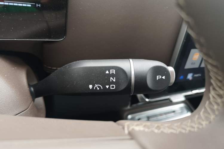 Used Wuling Starlight 730 2025 Model Plug-in Hybrid 125km Luxury Edition