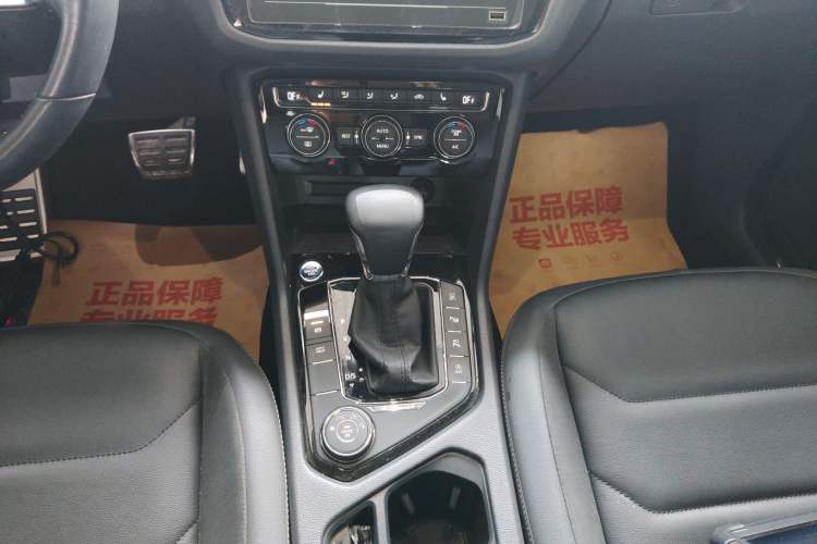 Used Volkswagen Tiguan L 2021 380TSI Automatic All-Wheel Drive R-Line Comfort Plus 7-Seater Gear Lever