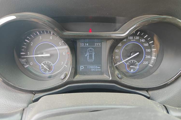 Used JMC Yusheng S350 2016 2.0T Automatic Two-Wheel Drive Gasoline Luxury Edition 5 Seats