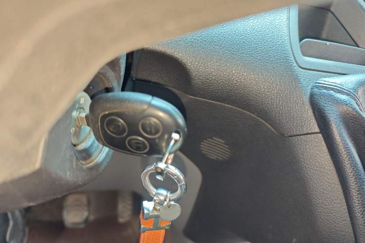 Used Ford Transit 2019 2.0T Diesel Multi-Purpose Commercial Vehicle Mid-Drive Mid-Roof 6-Seater China VI Standard