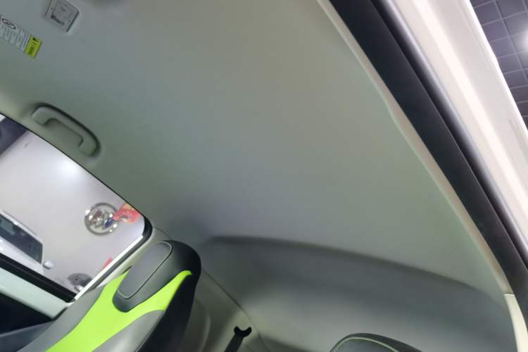 Used Roewe Clever 2021 302 km New Four-Seater Super-Efficient Version Headliner