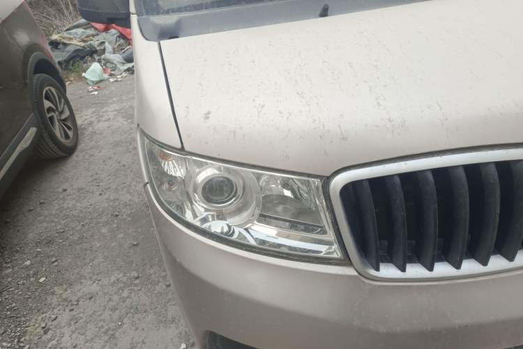 Used Jinbei Hiace X30 2020 1.5L Super-Comfortable Version China VI Standard SWC15M Right Front Headlight