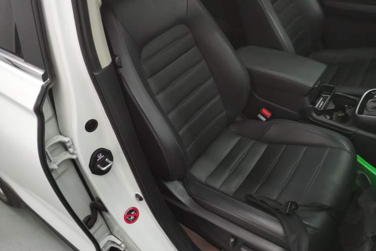 Used Honda CR-V 2023 240TURBO Two-Wheel Drive Deluxe Edition 7 Seats Right Front Seat