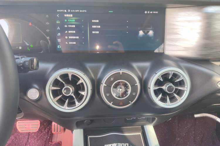 Used Tank 300 2021 City Edition 2.0T—Truly Stylish Audio And AC Panel