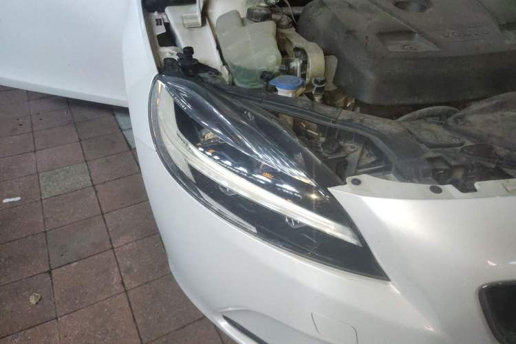 Used Volvo V40 2017 T3 Zhiyi Edition