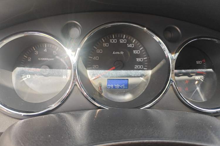 Used Dongfeng Aeolus H30 2011 1.6L Automatic ZunYa Model