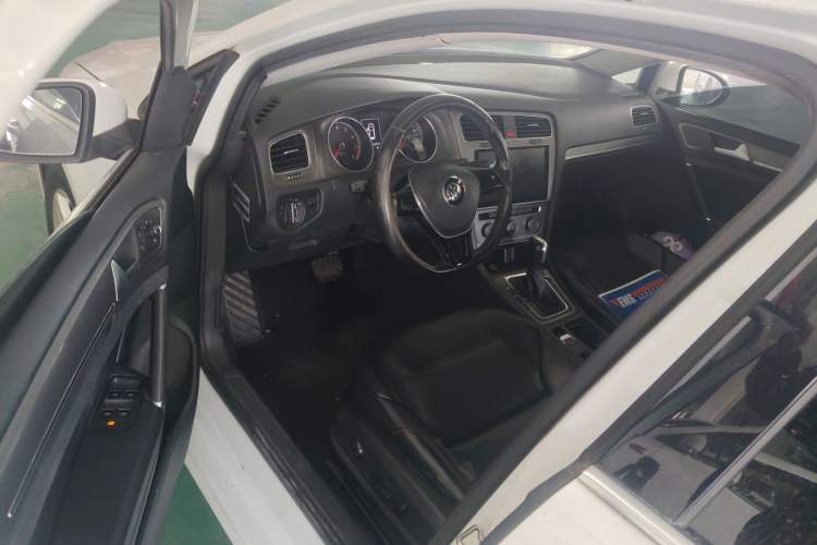 Used Volkswagen Golf 2016 230TSI Automatic Comfort Version Driver Seat