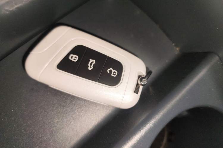 Used Chery QQ Little Ant 2024 Refreshed Version Youth Edition 321 km Beloved Edition 29.23 kWh Vehicle Key