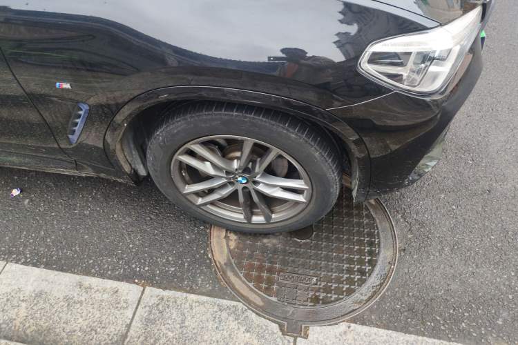 Used BMW X3 2021 xDrive25i M Sport Package Right Front Wheel Hub