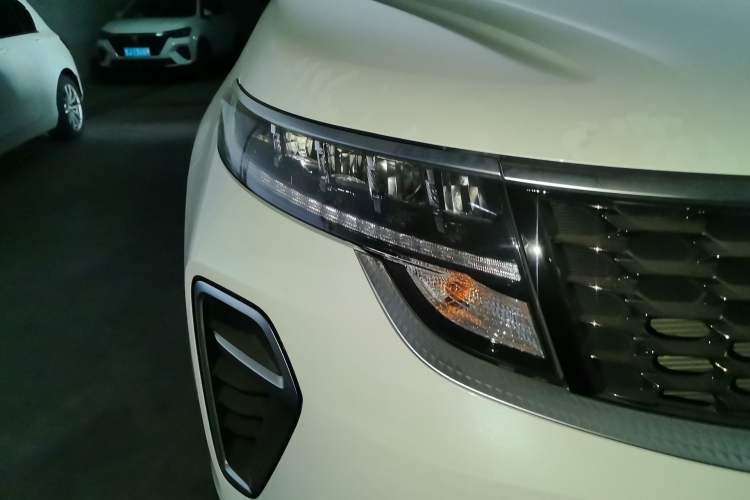 Used Kia KX5 2019 2.0L Automatic 2WD Comfort Edition Right Front Headlight