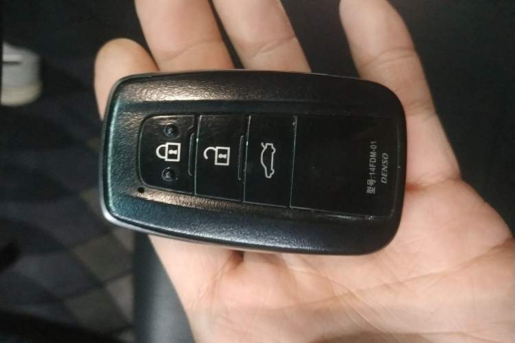 Used Toyota Avalon 2019 Dual-Engine 2.5L Luxury Edition China VI Standard