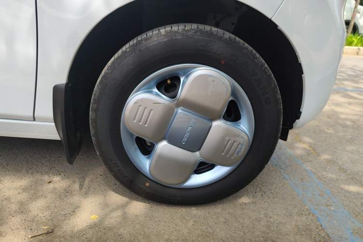 Used Geely Galaxy Panda 2024 Panda Mini 200km Endurance Bear Right Front Wheel Hub