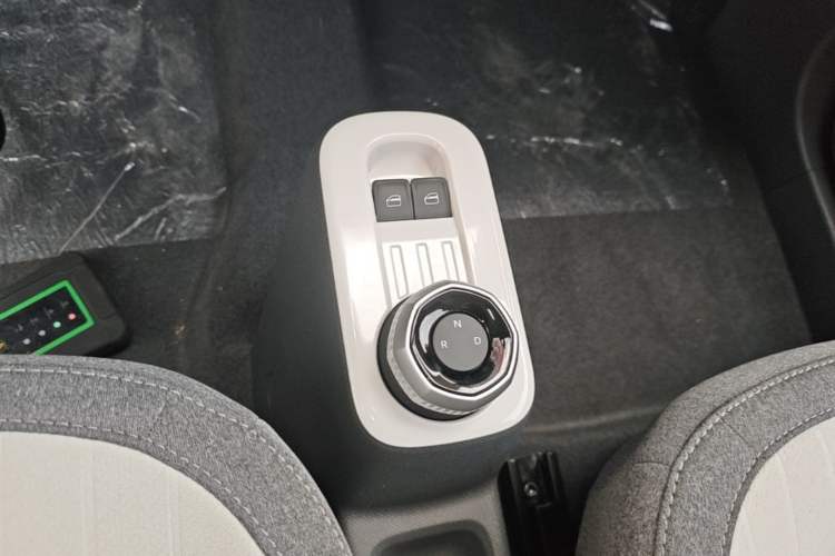Used Geely Galaxy Panda 2025 210 km – Yuanqi Bear Gear Lever