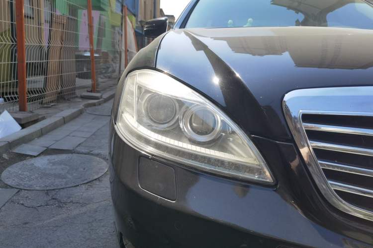 Used Mercedes-Benz S-Class 2012 S 300 L Business-Class Grand Edition Right Front Headlight