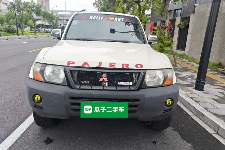 Used Mitsubishi Pajero 2011 V73 3.0L AT GLX

