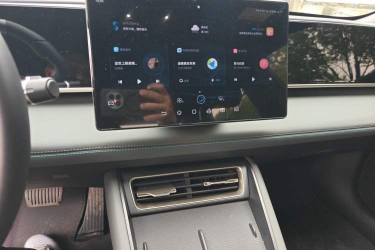 Used BYD Qin L 2024 DM-i 120KM Beyond Model Audio And AC Panel