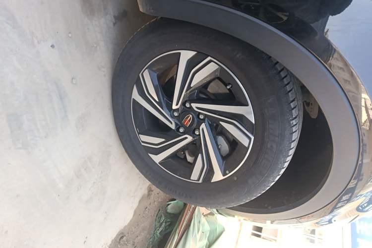 Used Hongqi HS5 2022 Revised Version 2.0T Smart Connect Flagship Edition Right Front Wheel Hub