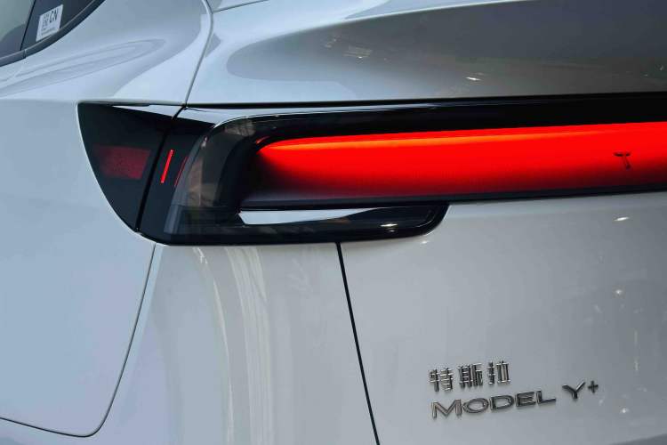 Used Tesla Model Y 2025 Long-Range All-Wheel-Drive Version