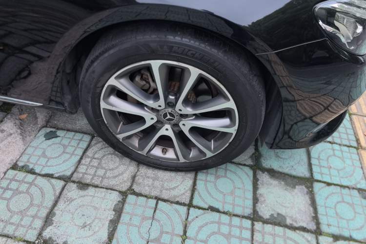 Used Mercedes-Benz E-Class 2016 E 200 L Right Front Wheel Hub