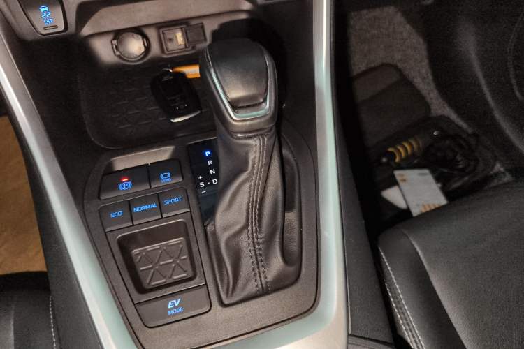 Used Toyota Wildlander 2022 Dual-Engine 2.5L E-CVT Two-Wheel Drive Luxury PLUS Edition